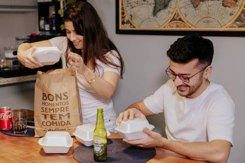 criativo, em life style com casal e cachorro de estimação na cidade de Bauru- fotografa de casamento emotiva, espontânea, criativa e autoral documental thais augusto'