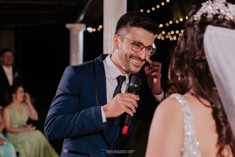 noivo fazendo os votos na cerimonia de casamento na chacara veneza'