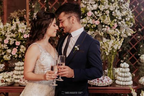 casamento noturno na chácara veneza fotógrafa de casamento registra momentos espontâneas e naturais do casal e convidados, festa cheia de emocão e naturalidade, noivos, 2023, noivos 2024, minha vez, entrada da noiva, luzes na chacara veneza na cerimonia'