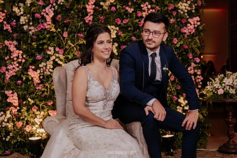 casamento noturno na chácara veneza fotógrafa de casamento registra momentos espontâneas e naturais do casal e convidados, festa cheia de emocão e naturalidade, noivos, 2023, noivos 2024, minha vez, entrada da noiva, luzes na chacara veneza na cerimonia'