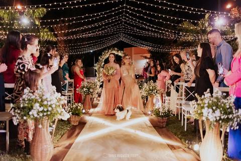 entrada do noivo, decoração ana p assis, chacara veneza, iluminação cenica richard luzes cruzadas, terno azul noivas ideias, thais augusto fotografa, tag de casamento, debora cota cerimonialista, pastel no casamento, ryan no video banda bamboa cachorro '