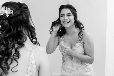 making of noiva escovando os dentes fotos espontâneas e criativas de forma natural no seu casamento, making of da noiva com as madrinhas de forma natural, fotografa registra momentos de forma leve em bauru e região'