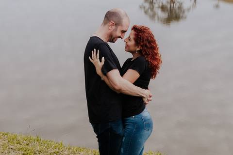 Ensaio pré-wedding pré ensaio de casamento no custa café em botucatu, ensaio natural, leve, dinamico cheio de amor e dinamismo, fotografia por thais augusto fotografia, casal casamento em 2024 agenda fotógrafa pedra do índio botucatu'