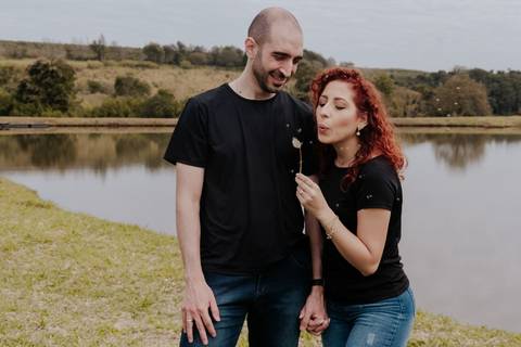 Ensaio pré-wedding pré ensaio de casamento no custa café em botucatu, ensaio natural, leve, dinamico cheio de amor e dinamismo, fotografia por thais augusto fotografia, casal casamento em 2024 agenda fotógrafa pedra do índio botucatu'