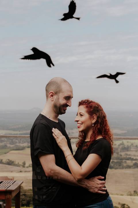 Ensaio pré-wedding pré ensaio de casamento no custa café em botucatu, ensaio natural, leve, dinamico cheio de amor e dinamismo, fotografia por thais augusto fotografia, casal casamento em 2024 agenda fotógrafa pedra do índio botucatu'