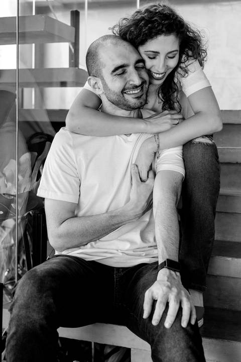 Ensaio pré-wedding pré ensaio de casamento no custa café em botucatu, ensaio natural, leve, dinamico cheio de amor e dinamismo, fotografia por thais augusto fotografia, casal casamento em 2024 agenda fotógrafa pedra do índio botucatu'