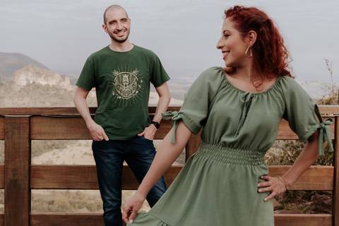 Ensaio pré-wedding pré ensaio de casamento no custa café em botucatu, ensaio natural, leve, dinamico cheio de amor e dinamismo, fotografia por thais augusto fotografia, casal casamento em 2024 agenda fotógrafa pedra do índio botucatu'