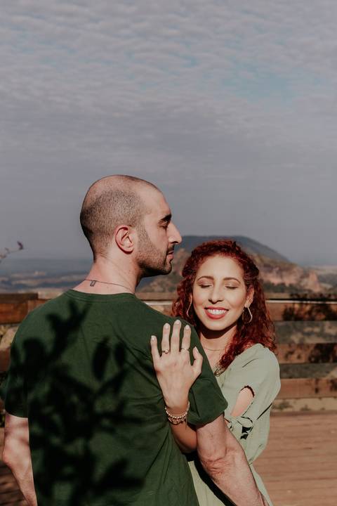 Ensaio pré-wedding pré ensaio de casamento no custa café em botucatu, ensaio natural, leve, dinamico cheio de amor e dinamismo, fotografia por thais augusto fotografia, casal casamento em 2024 agenda fotógrafa pedra do índio botucatu'