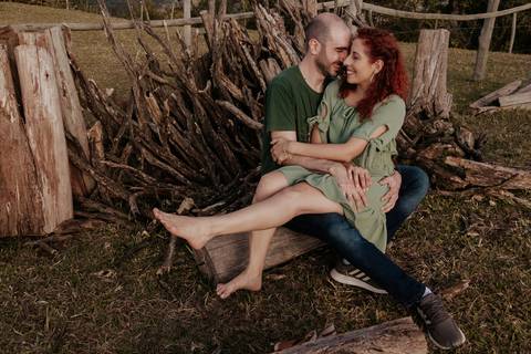 Ensaio pré-wedding pré ensaio de casamento no custa café em botucatu, ensaio natural, leve, dinamico cheio de amor e dinamismo, fotografia por thais augusto fotografia, casal casamento em 2024 agenda fotógrafa pedra do índio botucatu'