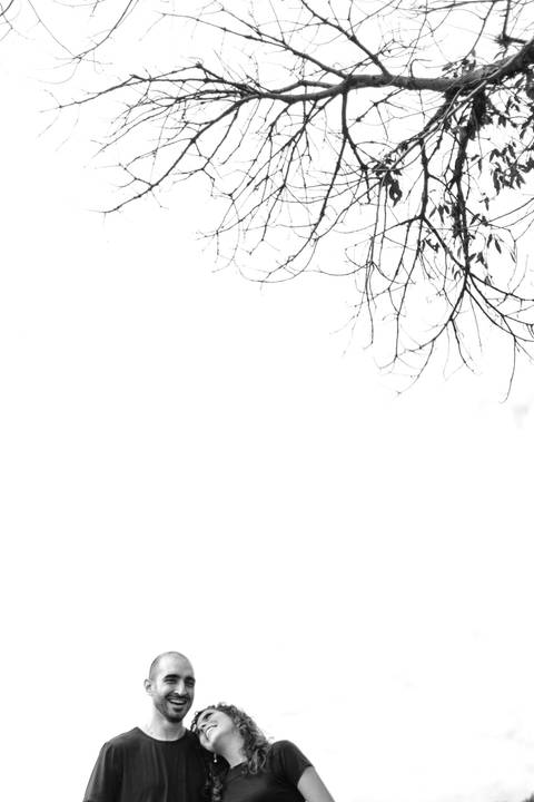 Ensaio pré-wedding pré ensaio de casamento no custa café em botucatu, ensaio natural, leve, dinamico cheio de amor e dinamismo, fotografia por thais augusto fotografia, casal casamento em 2024 agenda fotógrafa pedra do índio botucatu imagem em peb'