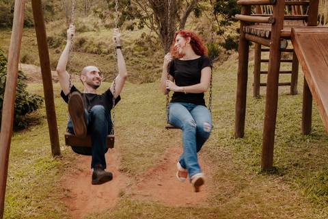 Ensaio pré-wedding pré ensaio de casamento no custa café em botucatu, ensaio natural, leve, dinamico cheio de amor e dinamismo, fotografia por thais augusto fotografia, casal casamento em 2024 agenda fotógrafa pedra do índio botucatu escorregador'