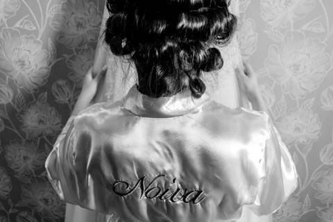 making of da noiva, vestido magnus, cabelo e maquiagem studio mello, melo, fotografia thais augusto fotografia, fotógrafa autoral, espontânea de bauru-sp casamento na vila de sao francisco, brinde da noiva no salão de cabelereiro'