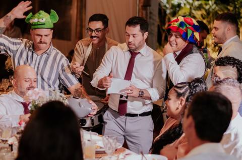 entrada da noiva vila de sao francisco, debora cota cerimonialista, dj emerson cano, thais augusto fotografia, vestido magnus noiva, terno barbara homem, tag de casamento, richard iluminaçao cenica, decoraçao flora'