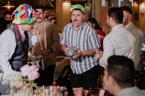 entrada da noiva vila de sao francisco, debora cota cerimonialista, dj emerson cano, thais augusto fotografia, vestido magnus noiva, terno barbara homem, tag de casamento, richard iluminaçao cenica, decoraçao flora'