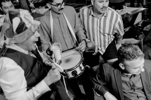 entrada da noiva vila de sao francisco, debora cota cerimonialista, dj emerson cano, thais augusto fotografia, vestido magnus noiva, terno barbara homem, tag de casamento, richard iluminaçao cenica, decoraçao flora'