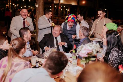 entrada da noiva vila de sao francisco, debora cota cerimonialista, dj emerson cano, thais augusto fotografia, vestido magnus noiva, terno barbara homem, tag de casamento, richard iluminaçao cenica, decoraçao flora'