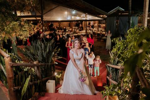 bouquet da noiva, noiva jogando o bouquet no vila de são francisco'