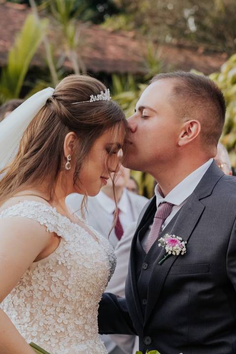 entrada da noiva vila de sao francisco, debora cota cerimonialista, dj emerson cano, thais augusto fotografia, vestido magnus noiva, terno barbara homem, tag de casamento, richard iluminaçao cenica, decoraçao flora'