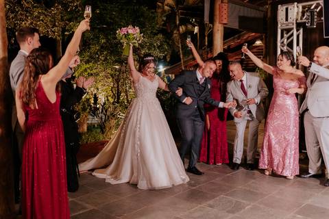 entrada dos noivos na festa'