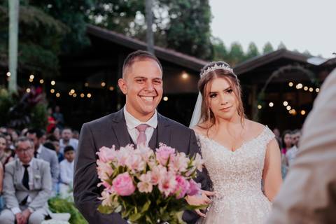 entrada da noiva vila de sao francisco, debora cota cerimonialista, dj emerson cano, thais augusto fotografia, vestido magnus noiva, terno barbara homem, tag de casamento, richard iluminaçao cenica, decoraçao flora'