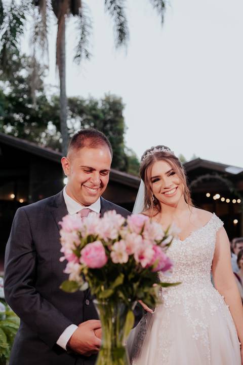 entrada da noiva vila de sao francisco, debora cota cerimonialista, dj emerson cano, thais augusto fotografia, vestido magnus noiva, terno barbara homem, tag de casamento, richard iluminaçao cenica, decoraçao flora'