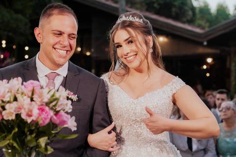 entrada da noiva vila de sao francisco, debora cota cerimonialista, dj emerson cano, thais augusto fotografia, vestido magnus noiva, terno barbara homem, tag de casamento, richard iluminaçao cenica, decoraçao flora'