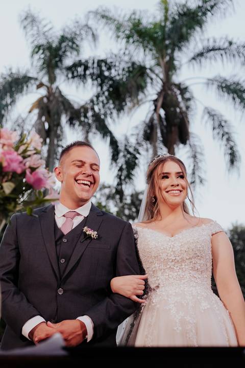 entrada da noiva vila de sao francisco, debora cota cerimonialista, dj emerson cano, thais augusto fotografia, vestido magnus noiva, terno barbara homem, tag de casamento, richard iluminaçao cenica, decoraçao flora'