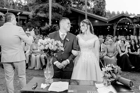 entrada da noiva vila de sao francisco, debora cota cerimonialista, dj emerson cano, thais augusto fotografia, vestido magnus noiva, terno barbara homem, tag de casamento, richard iluminaçao cenica, decoraçao flora'