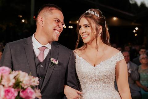 entrada da noiva vila de sao francisco, debora cota cerimonialista, dj emerson cano, thais augusto fotografia, vestido magnus noiva, terno barbara homem, tag de casamento, richard iluminaçao cenica, decoraçao flora'