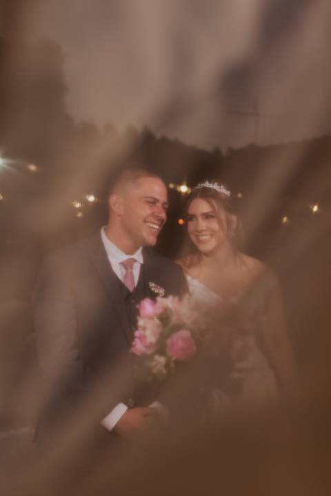 entrada da noiva vila de sao francisco, debora cota cerimonialista, dj emerson cano, thais augusto fotografia, vestido magnus noiva, terno barbara homem, tag de casamento, richard iluminaçao cenica, decoraçao flora'