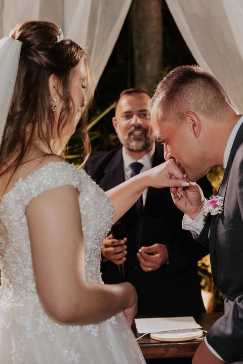 beijo na mao da noiva'