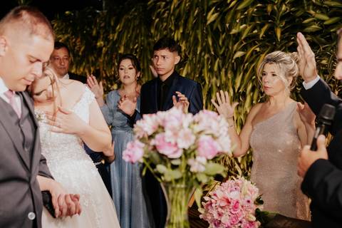 entrada da noiva vila de sao francisco, debora cota cerimonialista, dj emerson cano, thais augusto fotografia, vestido magnus noiva, terno barbara homem, tag de casamento, richard iluminaçao cenica, decoraçao flora'