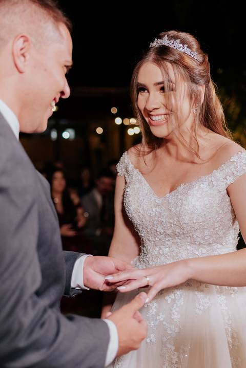 entrada da noiva vila de sao francisco, debora cota cerimonialista, dj emerson cano, thais augusto fotografia, vestido magnus noiva, terno barbara homem, tag de casamento, richard iluminaçao cenica, decoraçao flora'