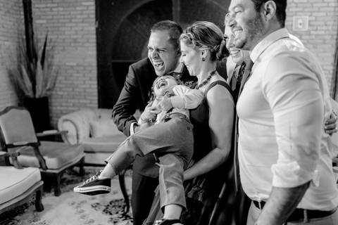 entrada da noiva vila de sao francisco, debora cota cerimonialista, dj emerson cano, thais augusto fotografia, vestido magnus noiva, terno barbara homem, tag de casamento, richard iluminaçao cenica, decoraçao flora'