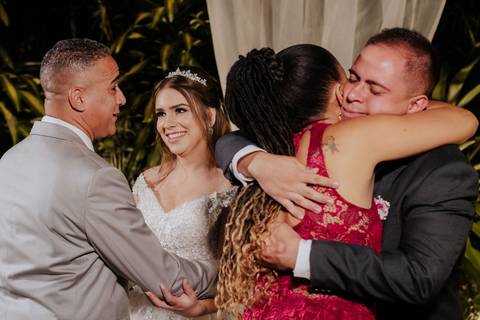 entrada da noiva vila de sao francisco, debora cota cerimonialista, dj emerson cano, thais augusto fotografia, vestido magnus noiva, terno barbara homem, tag de casamento, richard iluminaçao cenica, decoraçao flora'