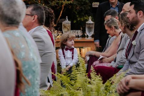 entrada da noiva vila de sao francisco, debora cota cerimonialista, dj emerson cano, thais augusto fotografia, vestido magnus noiva, terno barbara homem, tag de casamento, richard iluminaçao cenica, decoraçao flora'