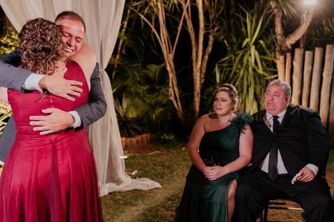 entrada da noiva vila de sao francisco, debora cota cerimonialista, dj emerson cano, thais augusto fotografia, vestido magnus noiva, terno barbara homem, tag de casamento, richard iluminaçao cenica, decoraçao flora'