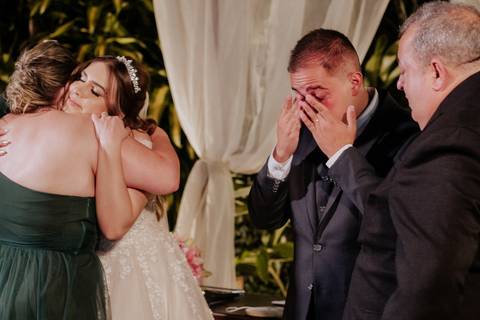 entrada da noiva vila de sao francisco, debora cota cerimonialista, dj emerson cano, thais augusto fotografia, vestido magnus noiva, terno barbara homem, tag de casamento, richard iluminaçao cenica, decoraçao flora'