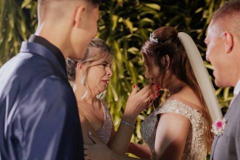 entrada da noiva vila de sao francisco, debora cota cerimonialista, dj emerson cano, thais augusto fotografia, vestido magnus noiva, terno barbara homem, tag de casamento, richard iluminaçao cenica, decoraçao flora'