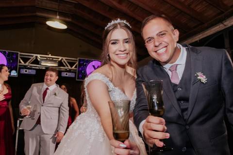 entrada da noiva vila de sao francisco, debora cota cerimonialista, dj emerson cano, thais augusto fotografia, vestido magnus noiva, terno barbara homem, tag de casamento, richard iluminaçao cenica, decoraçao flora'