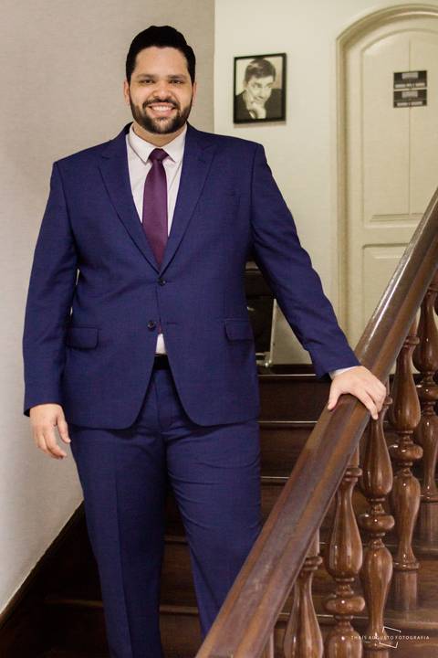 noivo se preparando para casamento'