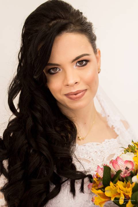 maquiagem natural para noiva é destacada por fotógrafa'
