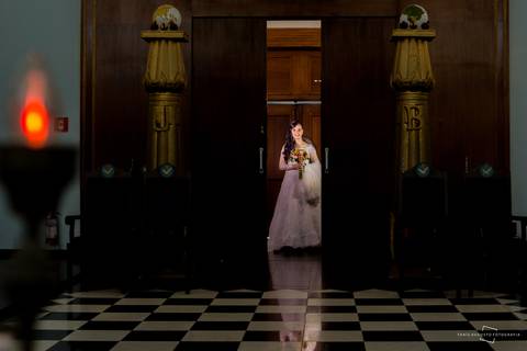 quando abre a porta da igreja e a noiva aparece linda de branco '