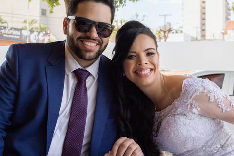 casamento ao ar livre intimista é realizado em bauru, noivos passeiam pelas ruas da cidade vestido de noivos, casamento intimista está na moda e é realizado em bauru, fotógrafa realizada casamento apenas para noivos na cidade'