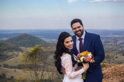 casal de noivos na pedra do índio de botucatu'