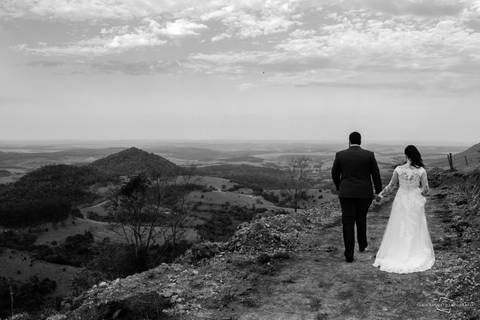 noivos recém casados faz ensaio na pedra do índio e se casam nas alturas'