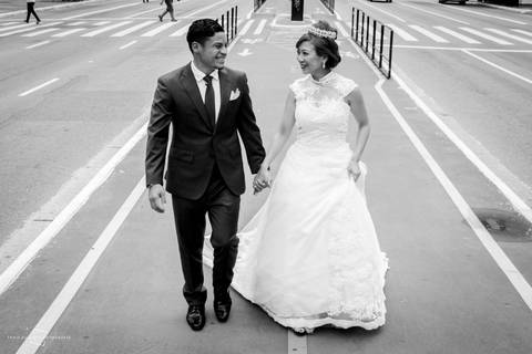 street wedding é um casamento onde o registro é em locais descontraidos e se vestem de noivos, casal japonês faz ensaio no brasil com fotografa de Bauru, Thais Augusto fotografia.'