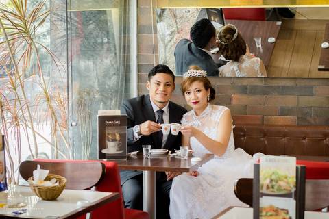 making of street wedding realizado na cidade de São Paulo, casamento realizado nas ruas de São Paulo, avenida Paulista em São Paulo, evento fotográfico realizado por fotógrafa de Bauru inova fazendo street wedding para casal japoneses. Casal Japonês.'