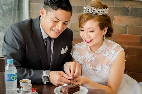 making of street wedding realizado na cidade de São Paulo, casamento realizado nas ruas de São Paulo, avenida Paulista em São Paulo, evento fotográfico realizado por fotógrafa de Bauru inova fazendo street wedding para casal japoneses. Casal Japonês.'