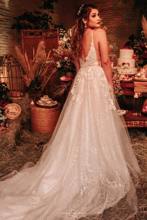 Retrato da noiva na mesa do bolo decoração Mário Quatrina'